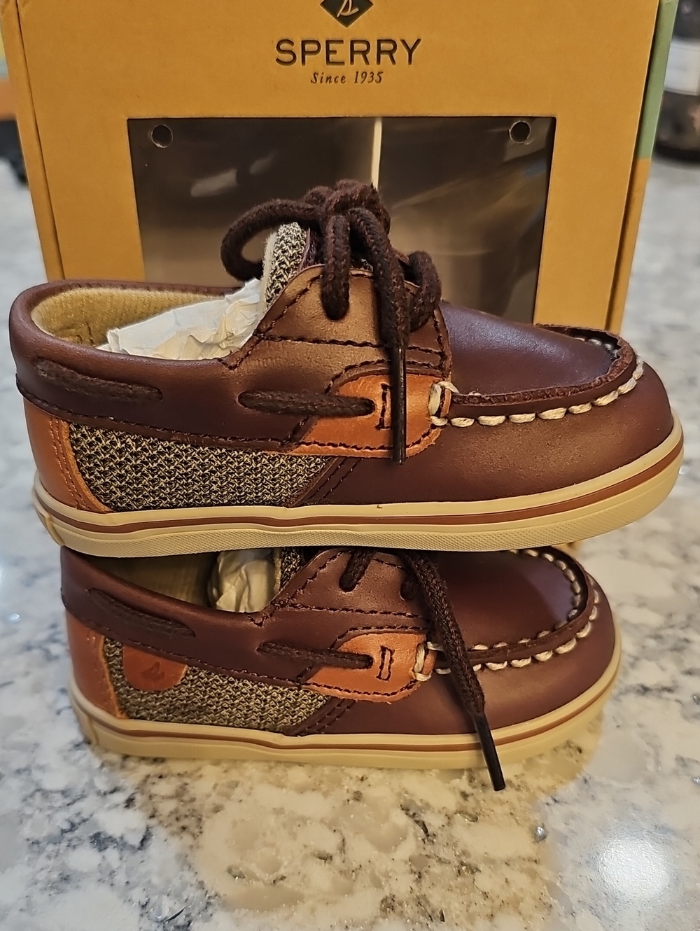 NWT and box! Sperry Bluefish Crib Boys Boat Shoes, Size 4M